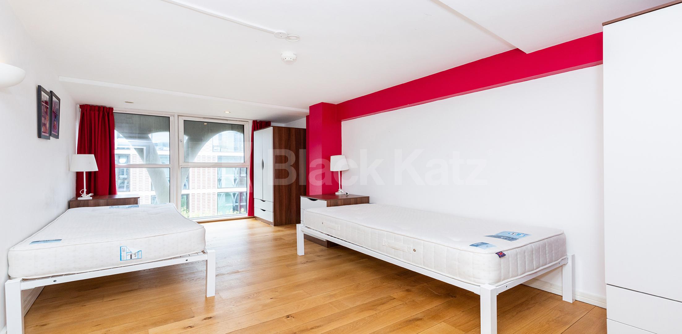 			AMAZING ZONE 1 LOCATION!, 3 Bedroom, 2 bath, 1 reception Flat			 Farringdon Road, FARRINGDON / HOLBORN